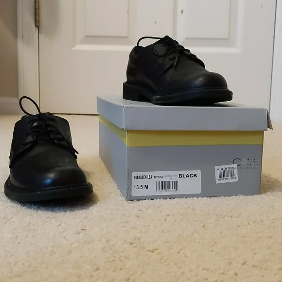 Boys Black Dress Shoes. Size 13.5. - Picture 3 of 3